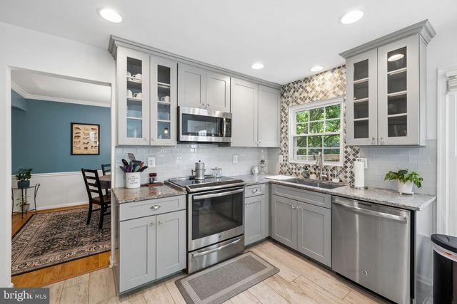 5835 STONE RIDGE DR, Centreville, VA 20120