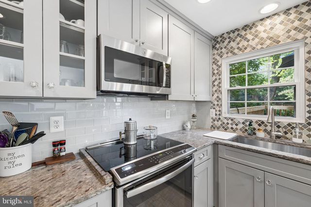 5835 STONE RIDGE DR, Centreville, VA 20120
