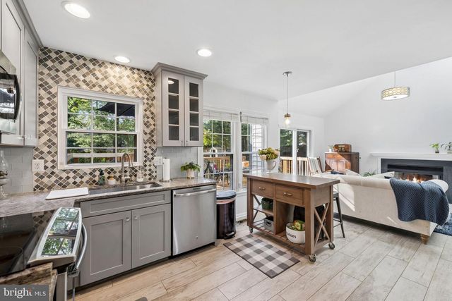 5835 STONE RIDGE DR, Centreville, VA 20120