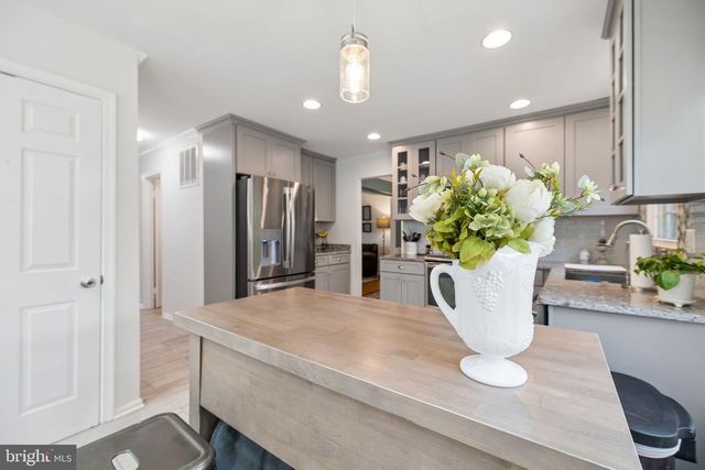 5835 STONE RIDGE DR, Centreville, VA 20120