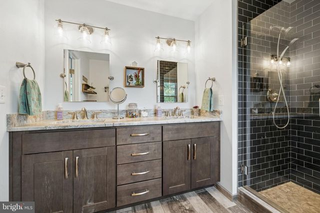 5835 STONE RIDGE DR, Centreville, VA 20120