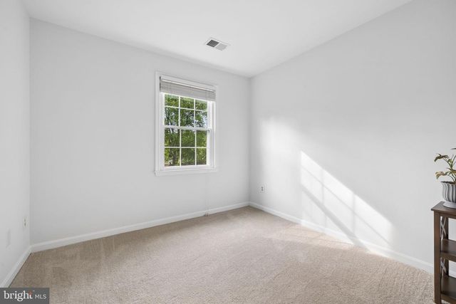 5835 STONE RIDGE DR, Centreville, VA 20120