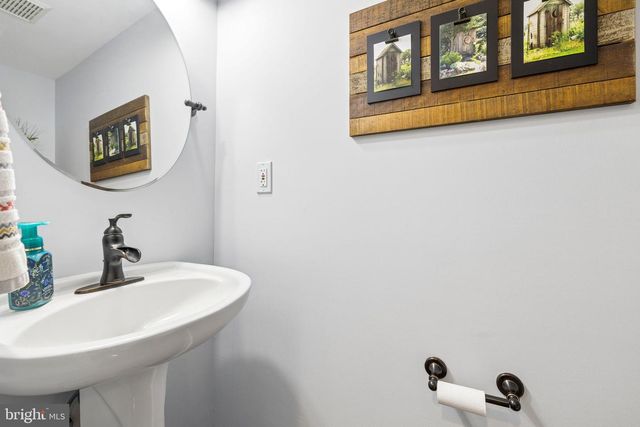 5835 STONE RIDGE DR, Centreville, VA 20120