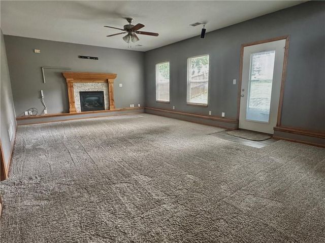 19309 E Lynchburg Place N, Independence, MO 64058