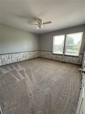 19309 E Lynchburg Place N, Independence, MO 64058
