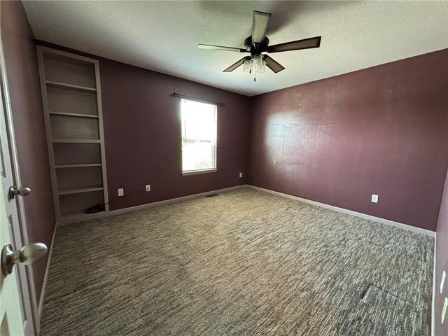 19309 E Lynchburg Place N, Independence, MO 64058