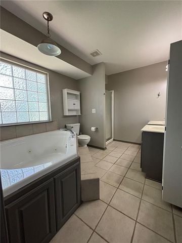 19309 E Lynchburg Place N, Independence, MO 64058