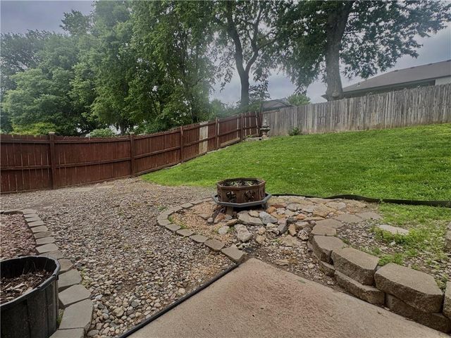 19309 E Lynchburg Place N, Independence, MO 64058