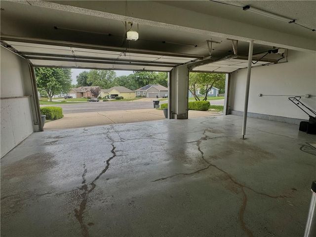 19309 E Lynchburg Place N, Independence, MO 64058