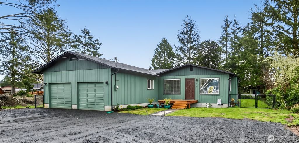 214 S Narwhal Loop SW, Ocean Shores, WA 98569