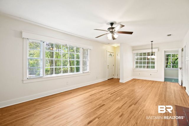 1009 W Pinewood Dr, Mobile, AL 36618