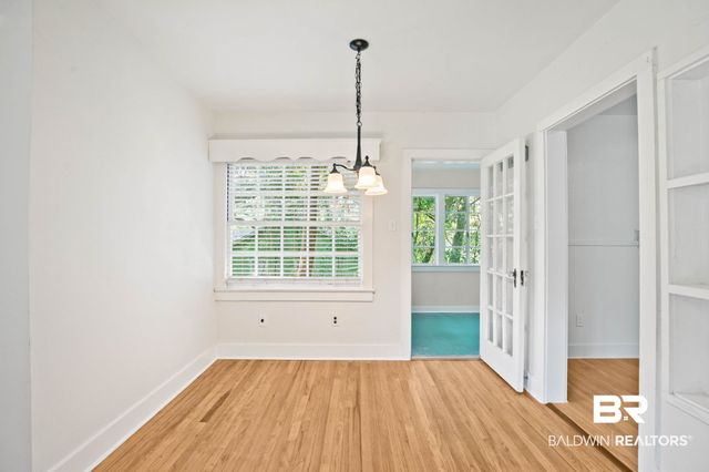 1009 W Pinewood Dr, Mobile, AL 36618