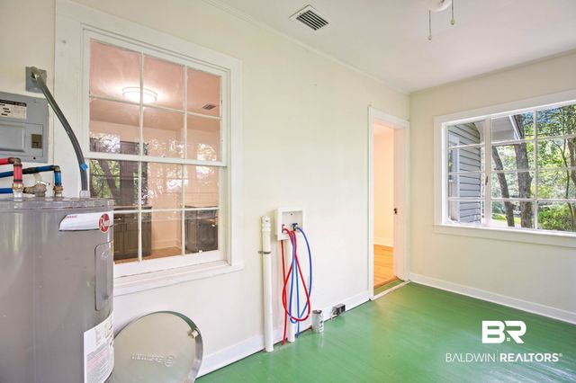 1009 W Pinewood Dr, Mobile, AL 36618