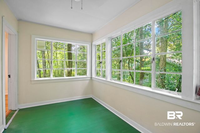 1009 W Pinewood Dr, Mobile, AL 36618