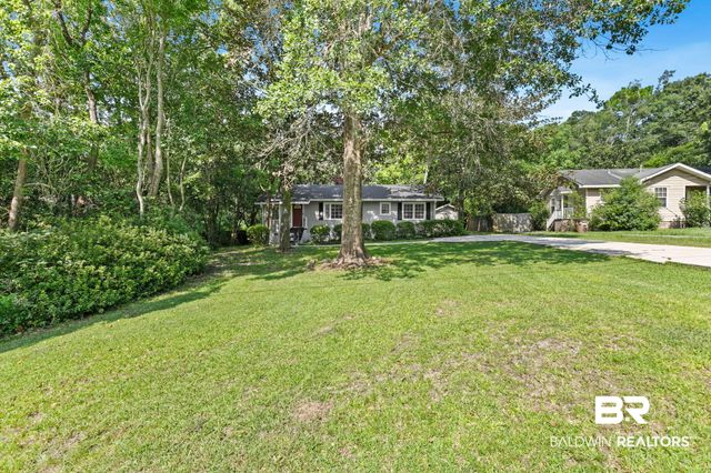 1009 W Pinewood Dr, Mobile, AL 36618