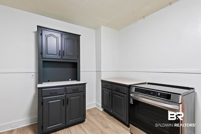 1009 W Pinewood Dr, Mobile, AL 36618