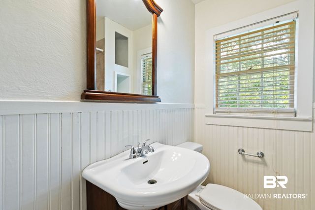 1009 W Pinewood Dr, Mobile, AL 36618
