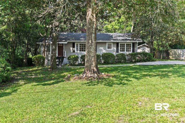 1009 W Pinewood Dr, Mobile, AL 36618