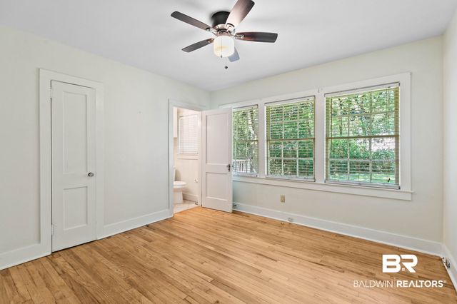 1009 W Pinewood Dr, Mobile, AL 36618