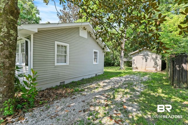 1009 W Pinewood Dr, Mobile, AL 36618