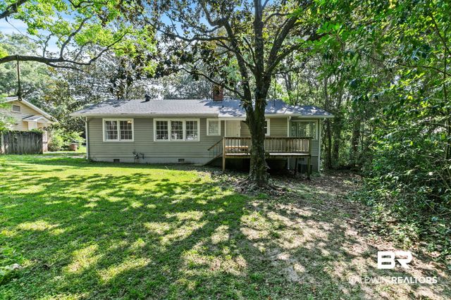 1009 W Pinewood Dr, Mobile, AL 36618