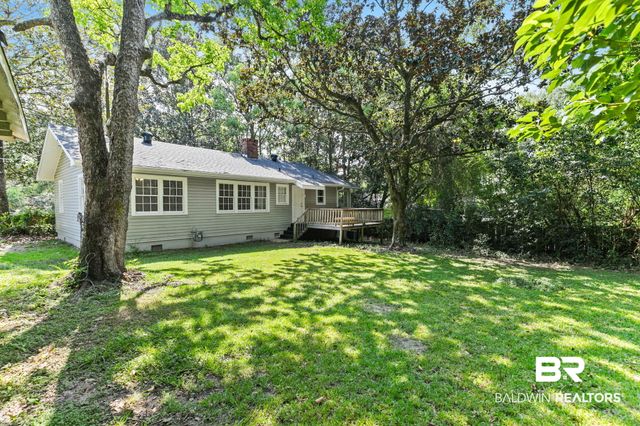 1009 W Pinewood Dr, Mobile, AL 36618