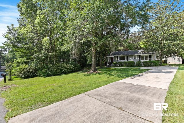 1009 W Pinewood Dr, Mobile, AL 36618