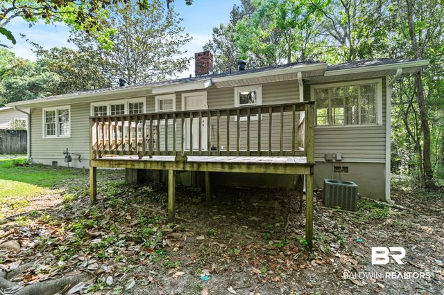 1009 W Pinewood Dr, Mobile, AL 36618
