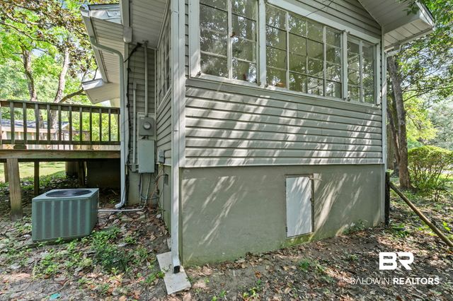 1009 W Pinewood Dr, Mobile, AL 36618