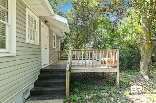 1009 W Pinewood Dr, Mobile, AL 36618