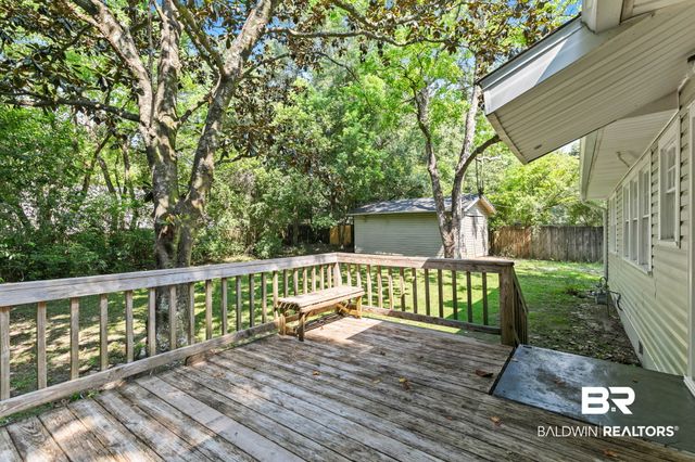 1009 W Pinewood Dr, Mobile, AL 36618