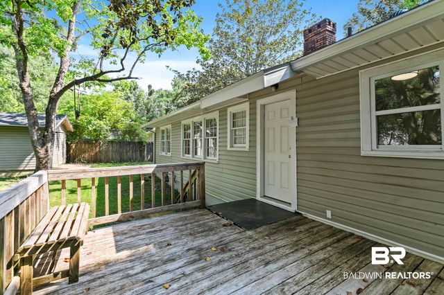 1009 W Pinewood Dr, Mobile, AL 36618