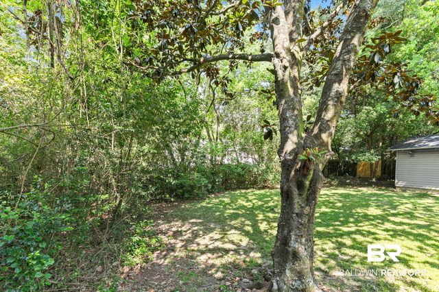 1009 W Pinewood Dr, Mobile, AL 36618