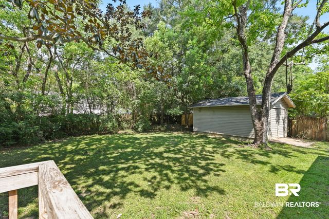 1009 W Pinewood Dr, Mobile, AL 36618