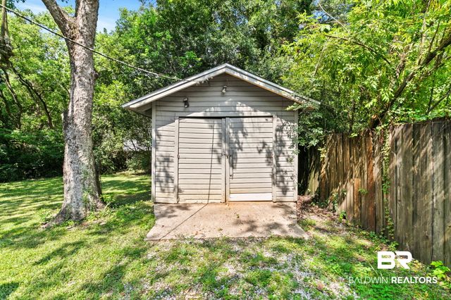 1009 W Pinewood Dr, Mobile, AL 36618