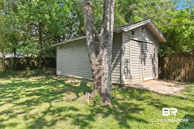 1009 W Pinewood Dr, Mobile, AL 36618