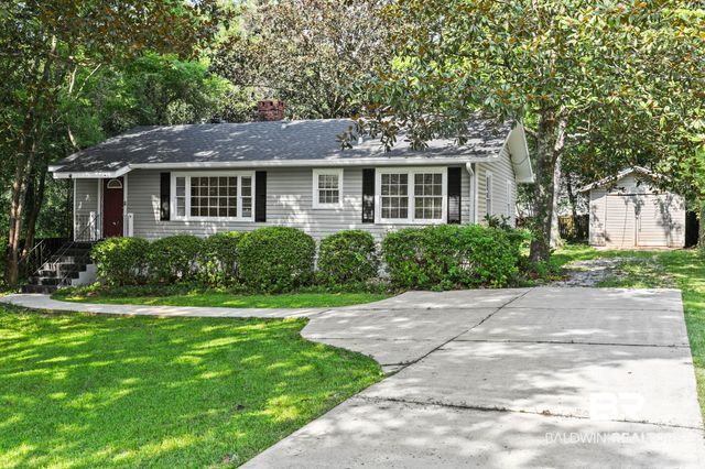 1009 W Pinewood Dr, Mobile, AL 36618