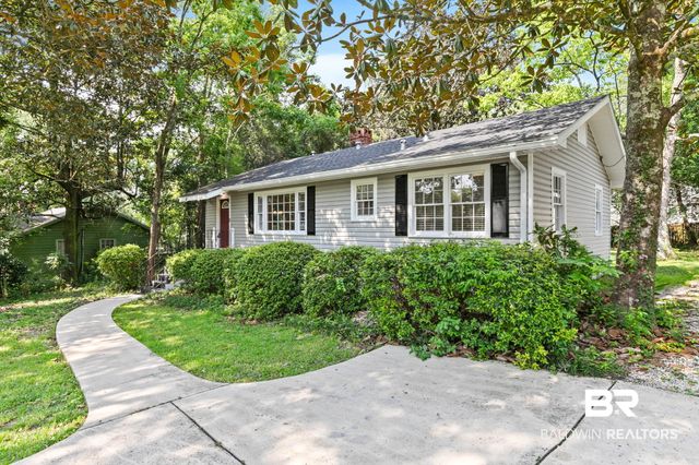 1009 W Pinewood Dr, Mobile, AL 36618