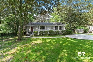 1009 W Pinewood Dr, Mobile, AL 36618
