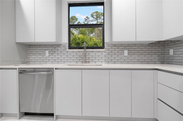 3587 SE 18th AVE, Naples, FL 34117