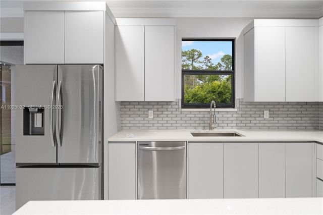 3587 SE 18th AVE, Naples, FL 34117