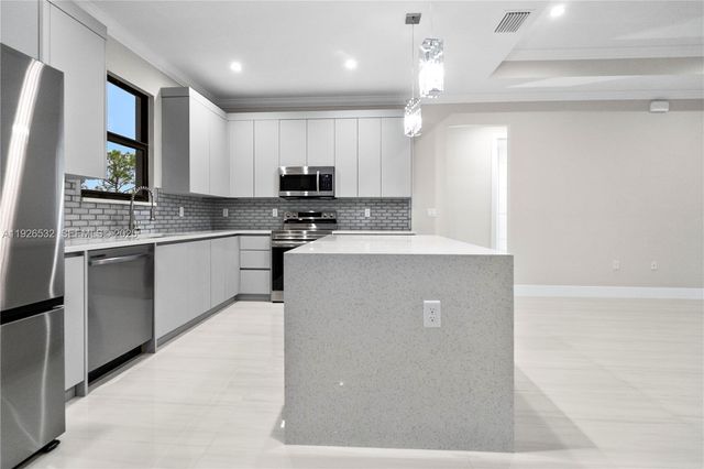 3587 SE 18th AVE, Naples, FL 34117