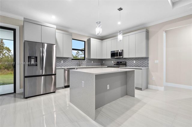 3587 SE 18th AVE, Naples, FL 34117