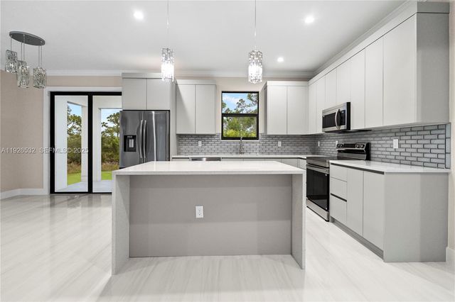 3587 SE 18th AVE, Naples, FL 34117