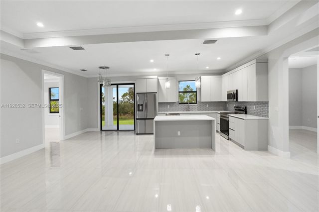 3587 SE 18th AVE, Naples, FL 34117