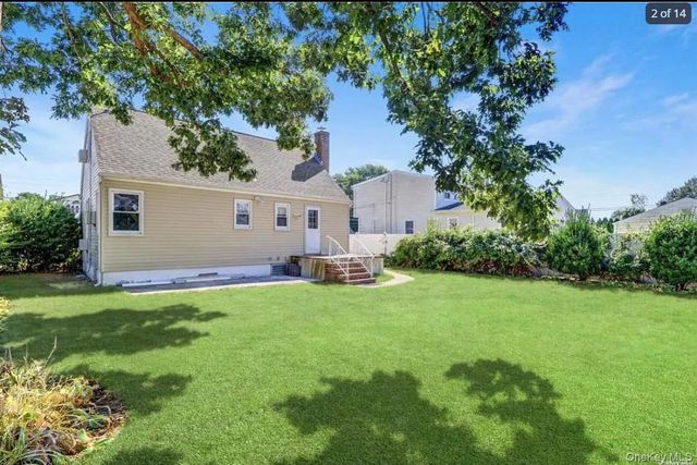 4 West Court, Bethpage, NY 11714