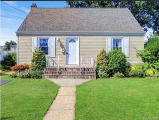 4 West Court, Bethpage, NY 11714