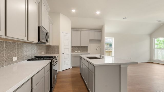 935 Creek Bed Drive, New Braunfels, TX 78130