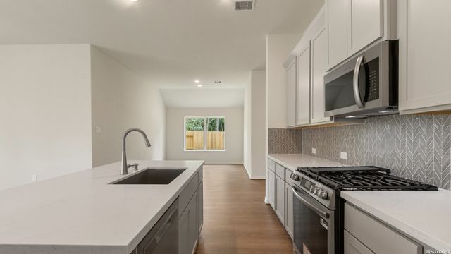 935 Creek Bed Drive, New Braunfels, TX 78130