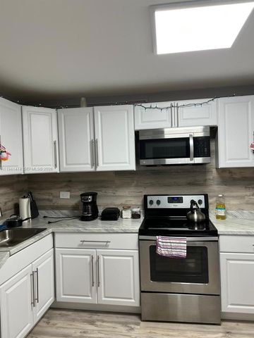 1670 NE 191st St 403-3, Miami, FL 33179